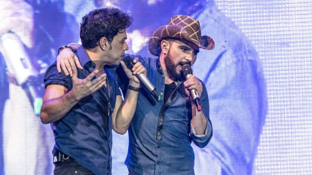 Zezé Di Camargo e Luciano viajam separados e evitam se falar antes de show