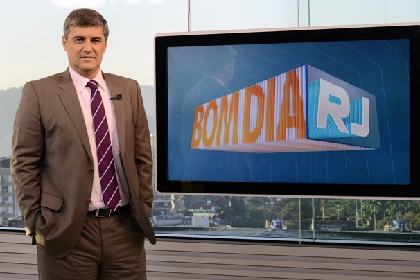 Apresentador da Globo se estranha com equipe antes de jornal entrar no ar