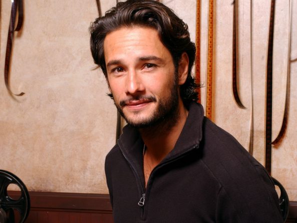 Rodrigo Santoro leva comida para gravações de “Velho Chico” no Sertão