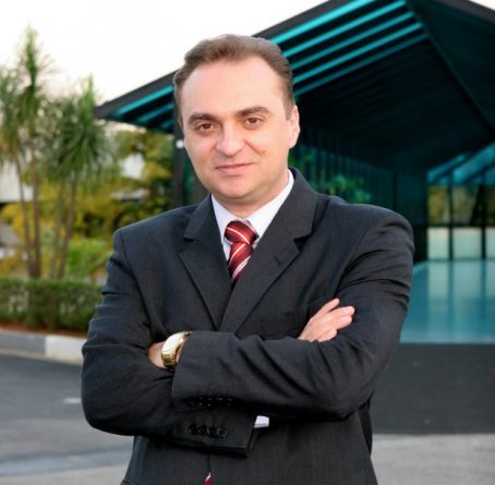 Apresentador que brigou com equipe é demitido da RedeTV!