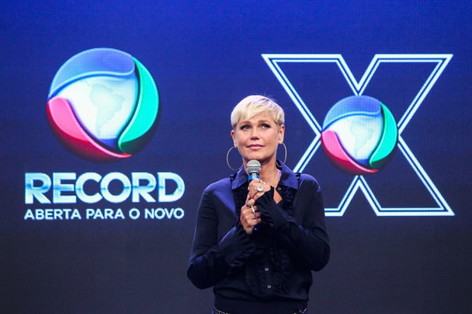 Diretores da Record estão preocupados com a audiência do “Xuxa Meneghel”
