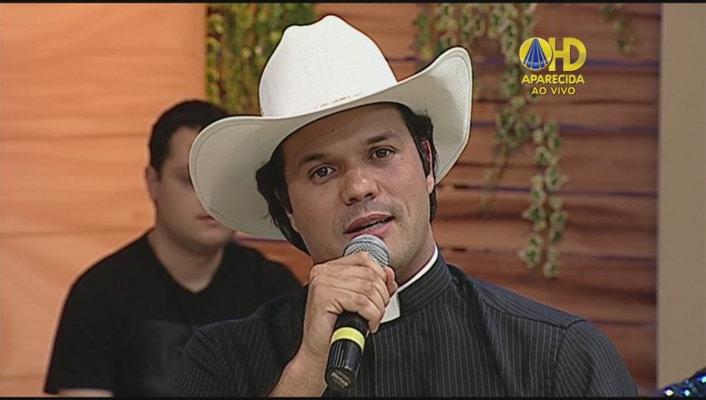 RedeTV! contrata o padre Alessandro Campos