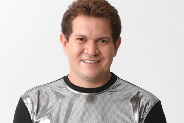 Ximbinha se pronuncia a respeito do rompimento profissional com a cantora Thábata Mendes; confira