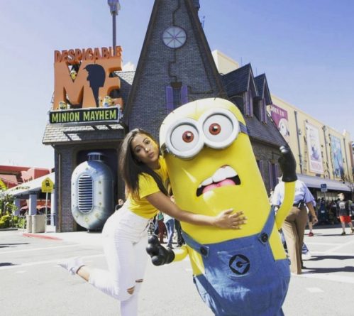 Anitta viaja de graça para a Universal Studios em troca de divulgação