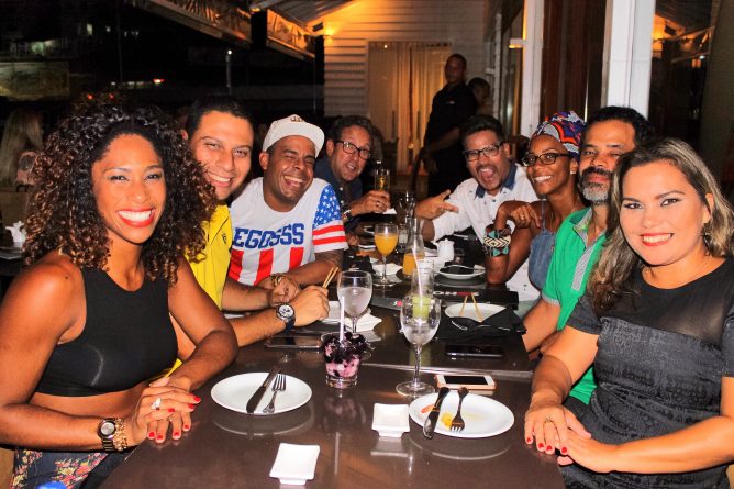 Casting da TV Aratu (SBT Bahia) se reúne para comemorar sucesso da nova programação da emissora