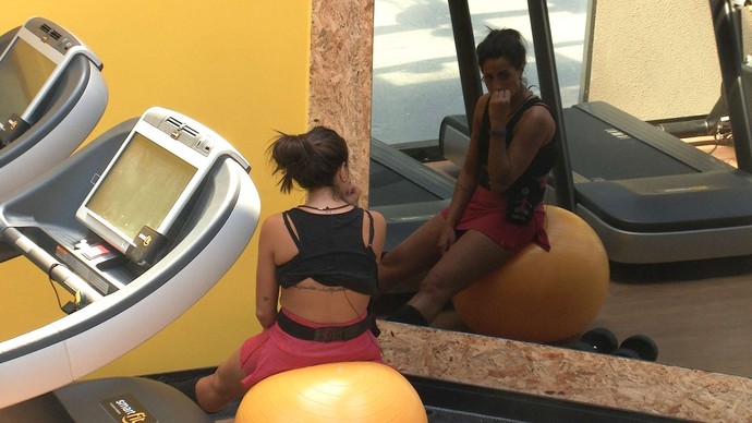 “BBB 16”: Ana Paula fala mal de Juliana e a sister escuta tudo