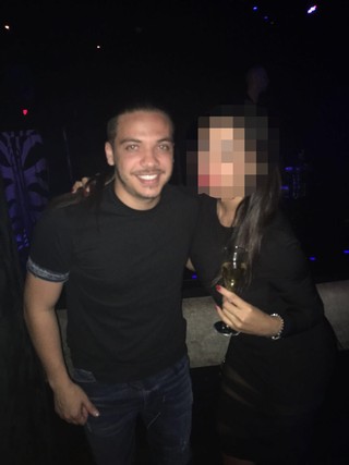 Fã de Wesley Safadão desabafa após levar champanhe na cara: “Humilhada”