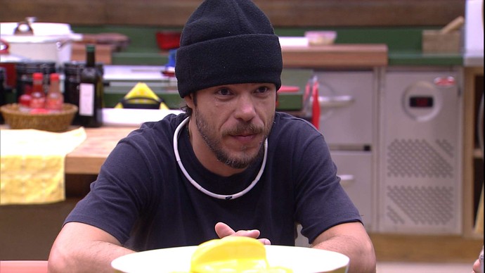 “BBB 16”: Tamiel reclama do ronco de Geralda e compara com som de carro velho