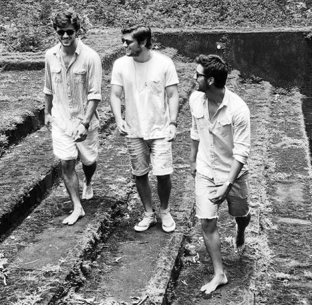 A união faz a força! Rodrigo Simas publica foto com os irmãos e fãs comemoram