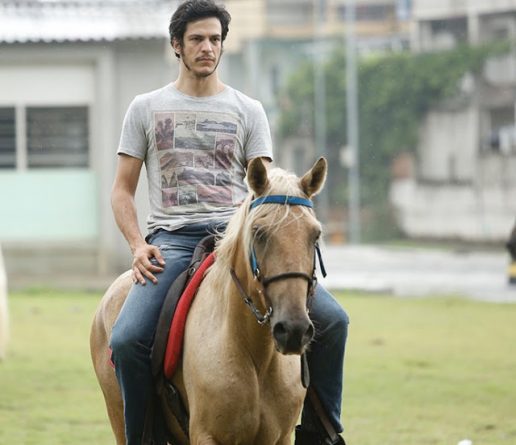Mateus Solano sofre acidente nas gravações de “Liberdade, Liberdade”