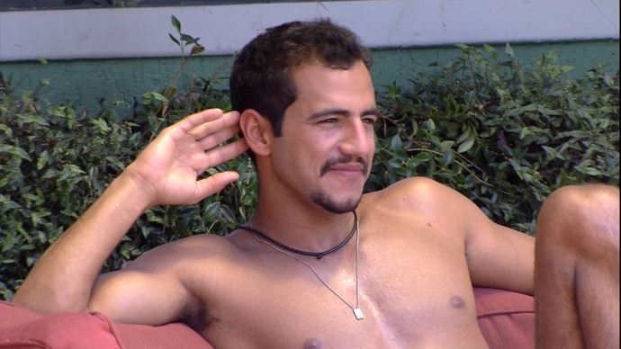 “BBB 16”: Matheus confessa a Renan que fez sexo com Maria Claudia na madrugada