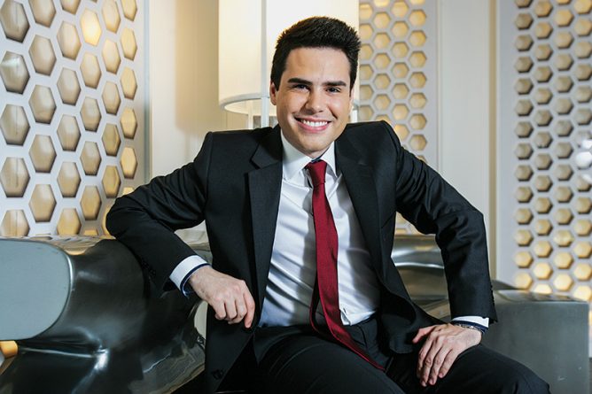TV Record bate o martelo e Luiz Bacci ficará fixo no comando do “Domingo Show”