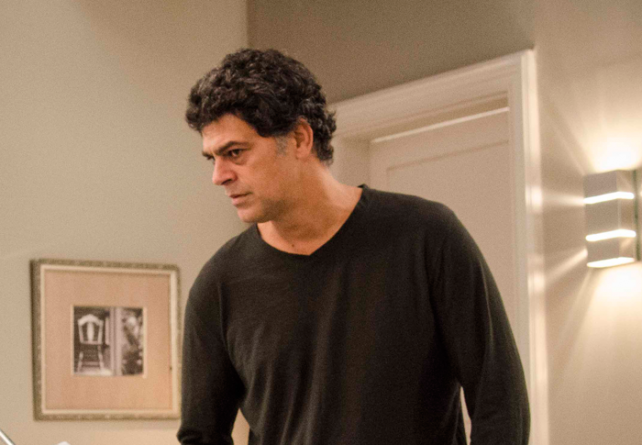 Eduardo Moscovis negocia volta à TV na série “Lucia McCartney”, do GNT