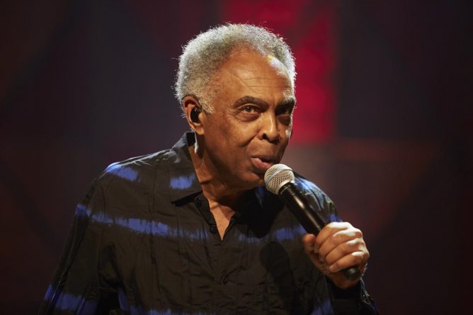 Gilberto Gil recebe alta e deixa hospital em São Paulo