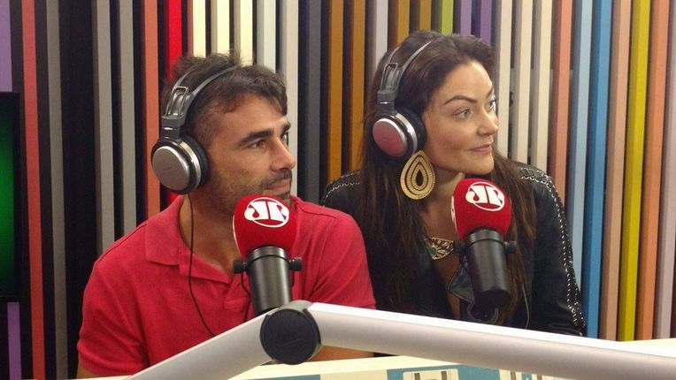 1887877538-laura-keller-e-jorge-sousa-visitam-o-panico-veja-fotos-827302920