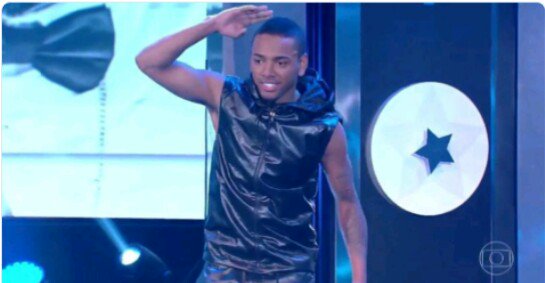 Roupa de Nego do Borel no “Domingão do Faustão” vira piada na Internet