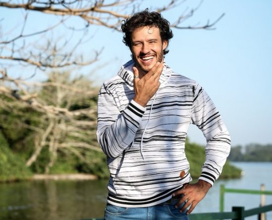 Ator de “Haja Coração” vai aparecer nu em filme francês