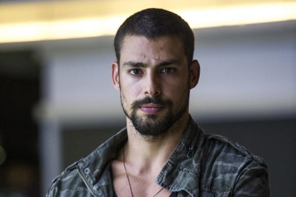 Cauã Reymond vira apresentador no canal Viva; confira