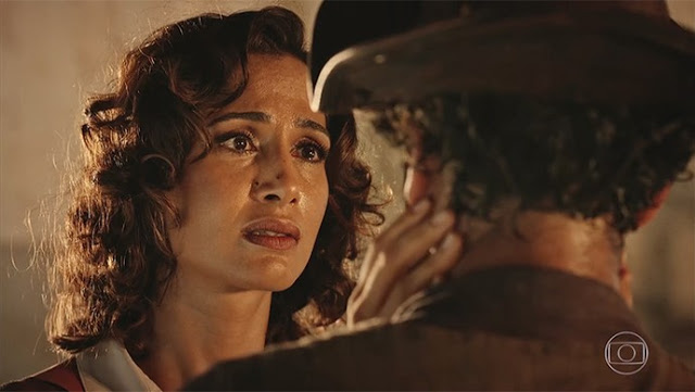 “Velho Chico”: Na hora do beijo, Maria Tereza e Cícero são atrapalhados por Dalva