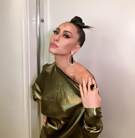 Sabrina Sato usa Photoshop em foto e fãs reclamam: “Nem precisava”