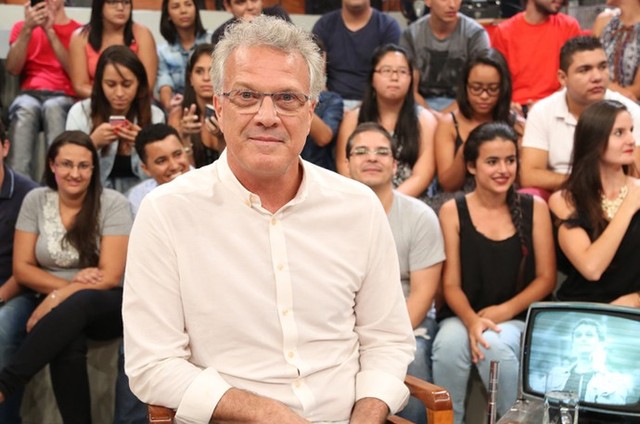 Pedro Bial já está envolvido no seu novo projeto para o canal GNT; confira