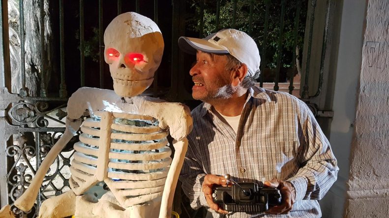 “Programa Silvio Santos” faz pegadinha inédita com famosa caveira dos anos 90