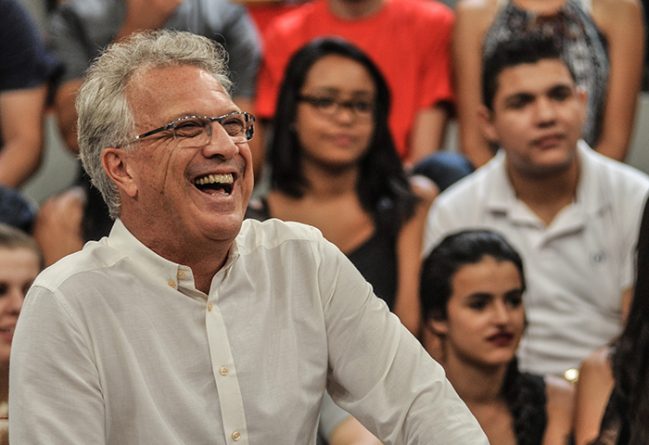 Globo confirma que Pedro Bial é opção para substituir Jô Soares na programação