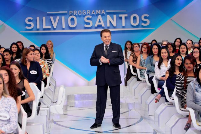 “Adoro ver revista Playboy no banheiro”, revela Silvio Santos