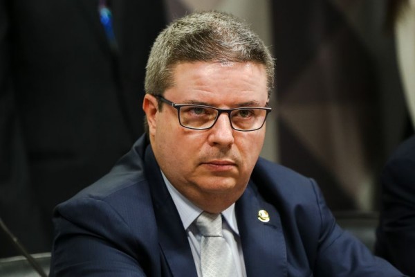 Senador Antonio Anastasia estará no centro do “Roda Viva” da TV Cultura