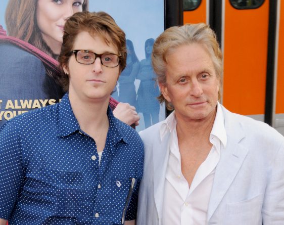 Filho de Michael Douglas é solto após quase sete anos na prisão