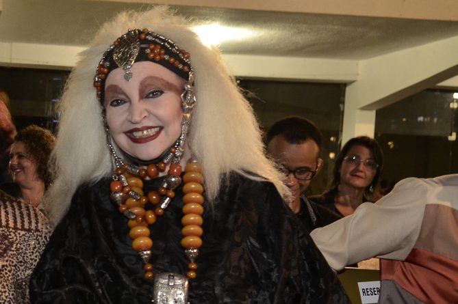 Elke Maravilha segue internada no Rio de Janeiro sem previsão de alta