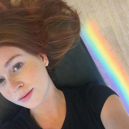 Marina Ruy Barbosa posta foto sem maquiagem para mostrar arco-íris