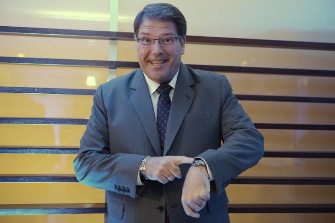 Por baixa audiência, RedeTV! cancela o “Olha Hora!” e demite Luciano Faccioli