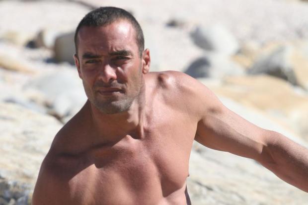 Paulo Zulu postou foto pelado por engano em rede social