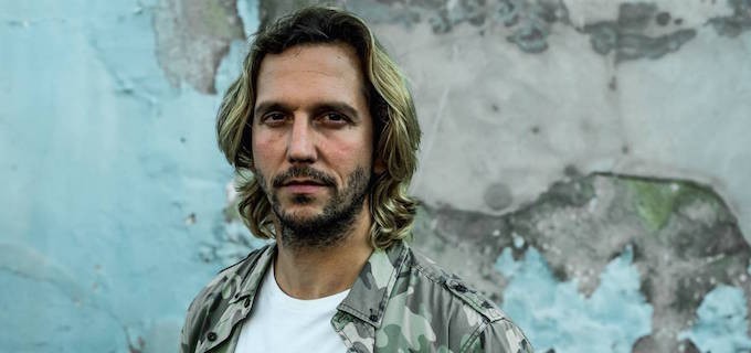 Vladimir Brichta muda o visual para “Rocky Story”; confira