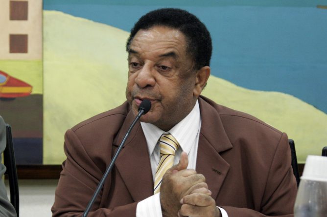 Agnaldo Timóteo está revoltado por não vencer as eleições: “Estou descrente com a democracia neste país!”