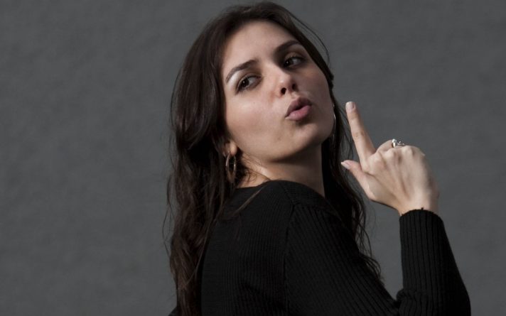 Monica Iozzi é confirmada em “Assédio”