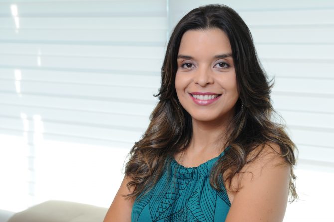 Após 21 anos, Vivian de Oliveira rescinde contrato com a Record TV