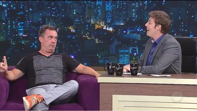 Humorista do “Encrenca” ironiza Celso Portiolli no “Programa do Porchat”