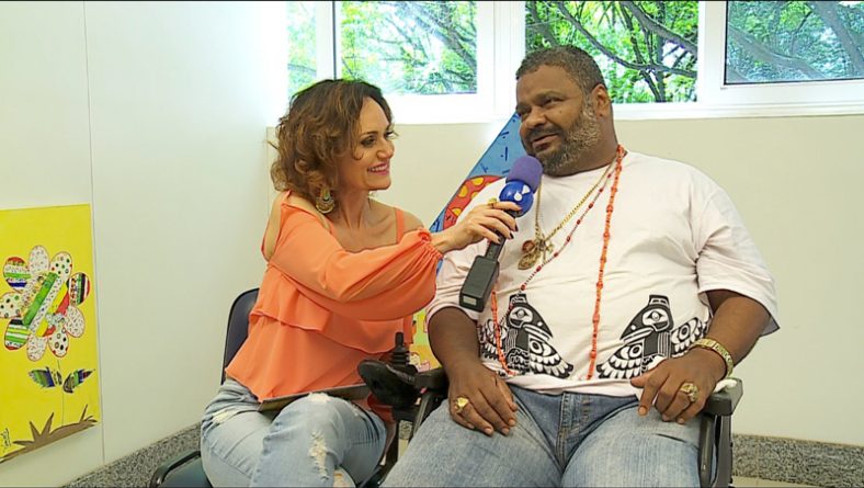 Faa Morena entrevista grandes nomes do samba durante evento solidário