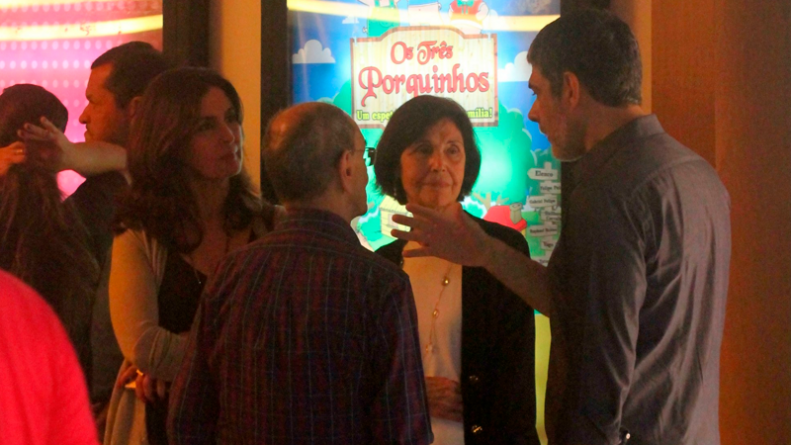 Fátima Bernardes e William Bonner se encontram em apresentação dos filhos