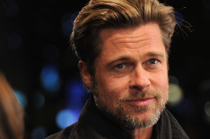 Supervisionado por psicólogos, Brad Pitt se encontra com os filhos no Natal