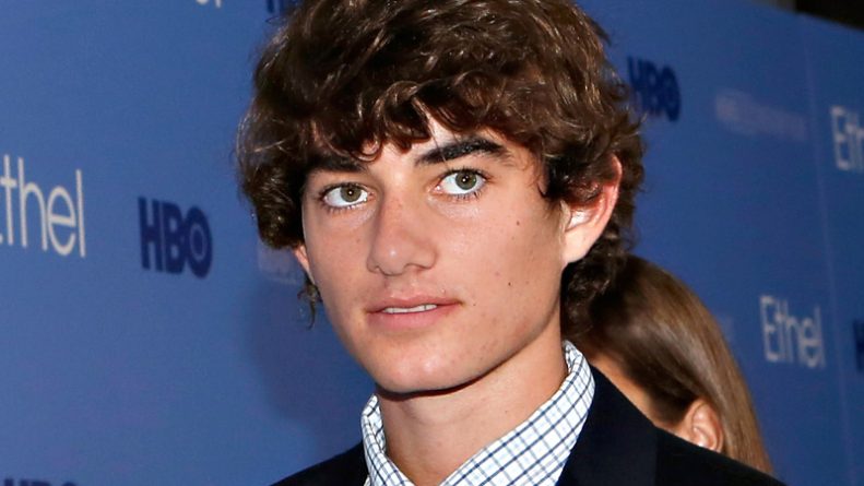 Ex-namorado de Taylor Swift é preso após briga em bar