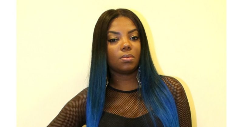 Ludmilla nega foto com fã e finge ser outra pessoa na praia