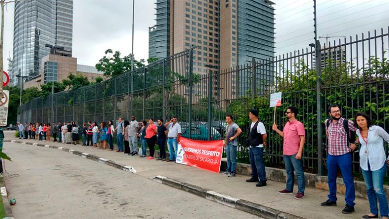 Jornalistas da Globo São Paulo fazem manifestação na porta da emissora