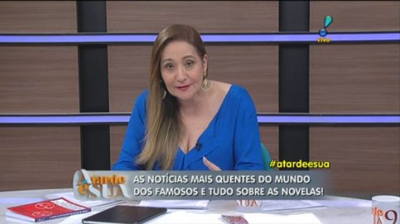 Sônia Abrão posta nude em banheira e briga ao ser chamada de ‘baleia’