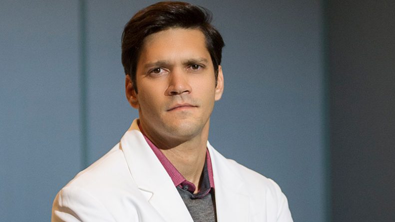 Armando Babaioff deixa elenco da novela “A Lei do Amor”