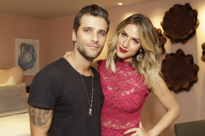 Bruno Gagliasso e Giovanna Ewbank falam sobre primeira vez “inusitada”: “Demorou, hein?”