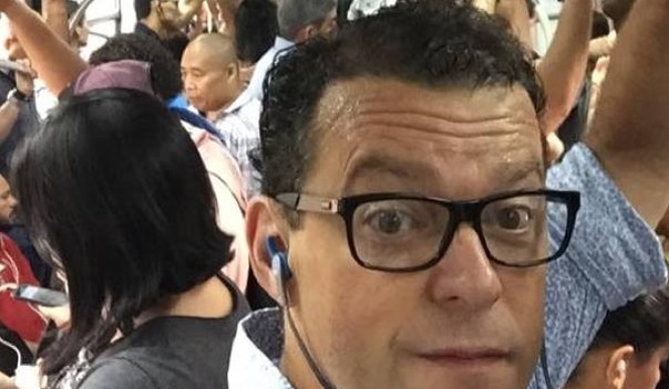 Fernando Rocha aparece em trem lotado: “Trem doido”