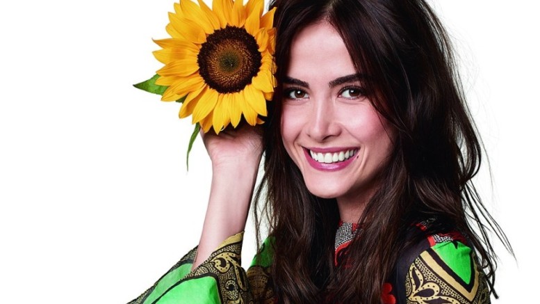Maria Casadevall estará em dose dupla na programação da Globo